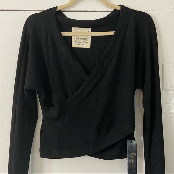 Kismet couture “Designed in Texas” Thumb Holes - Picture 2 of 15